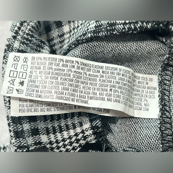 Forever 21 Size Medium Stretch Pull-on Skinny Pants. Plaid Black, gray, white - Picture 8 of 8